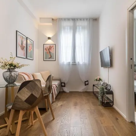 Central & Cozy Apartment In Milan Via Disciplini Exterior photo