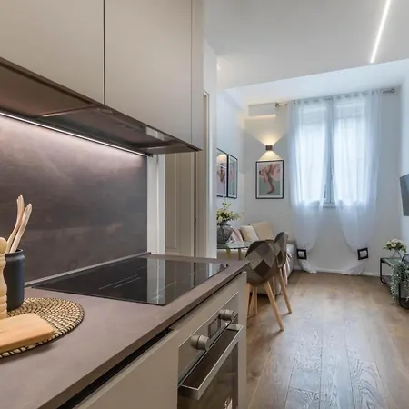 Central & Cozy Apartment In Milan Via Disciplini Exterior photo