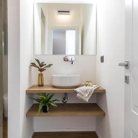 Central & Cozy Apartment In Milan Via Disciplini Exterior photo